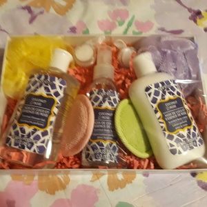 Women's 7 PC  Bath And Body Spa Set
